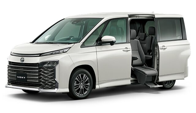 後席のリフトアップがある車（トヨタ・ヴォクシー）