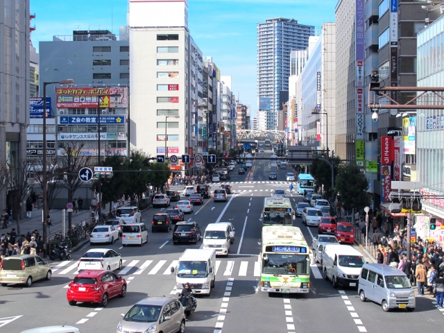 ペーパードライバーが一人で運転するのが不安…大阪梅田・芝田交差点